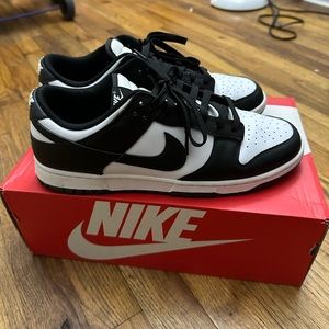 NIKE dunk lows Pandas sz 10 with box LIKE NEW